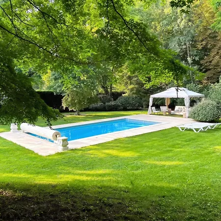 Spacieuse Avec Piscine Privée à Сasa de vacaciones Chailly-en-Brie