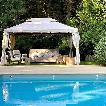 Spacieuse Avec Piscine Privée à