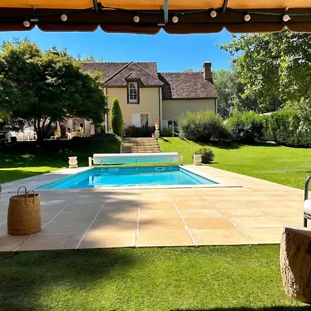 Vakantiehuis Spacieuse Avec Piscine Privee A Chailly-en-Brie