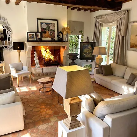 Spacieuse Avec Piscine Privée à