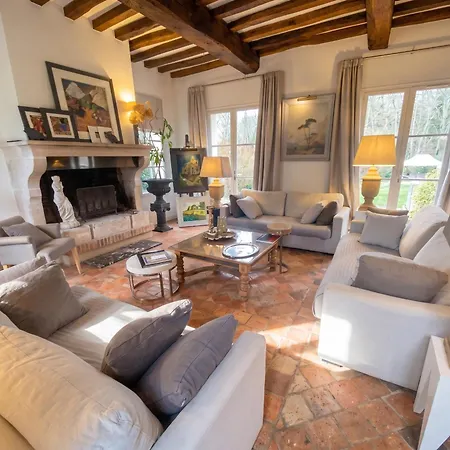 Сasa de vacaciones Spacieuse Avec Piscine Privée à Chailly-en-Brie