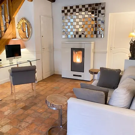 Spacieuse Avec Piscine Privée à * Chailly-en-Brie