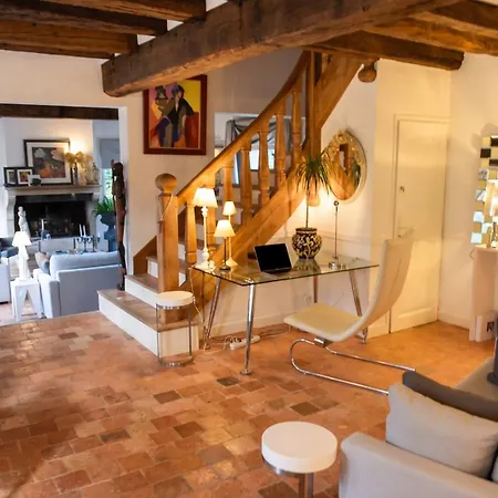 Vakantiehuis Spacieuse Avec Piscine Privee A Chailly-en-Brie