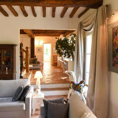 Сasa de vacaciones Spacieuse Avec Piscine Privée à Chailly-en-Brie