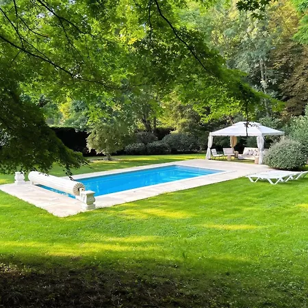 Vakantiehuis Spacieuse Avec Piscine Privee A Chailly-en-Brie