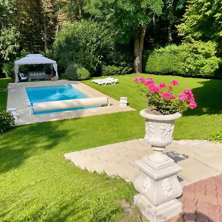 Spacieuse Avec Piscine Privée à Сasa de vacaciones Chailly-en-Brie