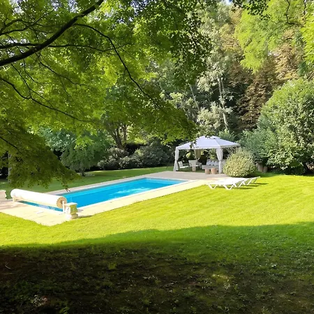 Spacieuse Avec Piscine Privee A * Chailly-en-Brie