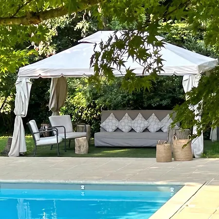Spacieuse Avec Piscine Privee A * Chailly-en-Brie