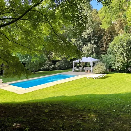 Spacieuse Avec Piscine Privée à Сasa de vacaciones Chailly-en-Brie