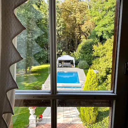 Vakantiehuis Spacieuse Avec Piscine Privee A Chailly-en-Brie