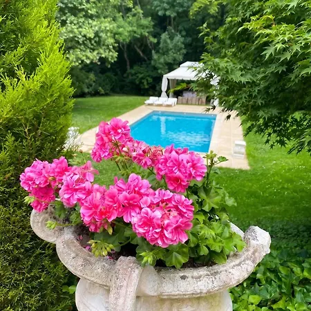 Spacieuse Avec Piscine Privee A Vakantiehuis Chailly-en-Brie