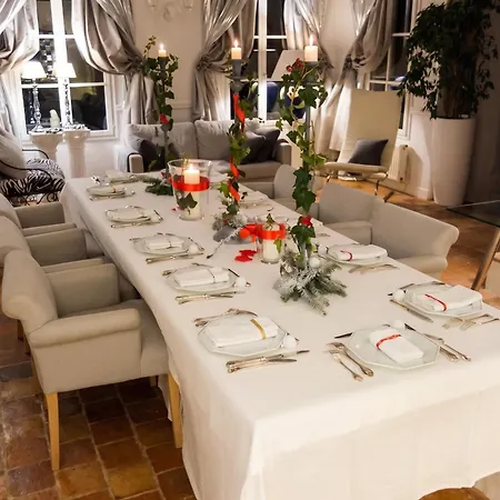 Vakantiehuis Spacieuse Avec Piscine Privee A Chailly-en-Brie