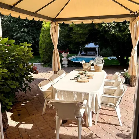 Spacieuse Avec Piscine Privée à Сasa de vacaciones
