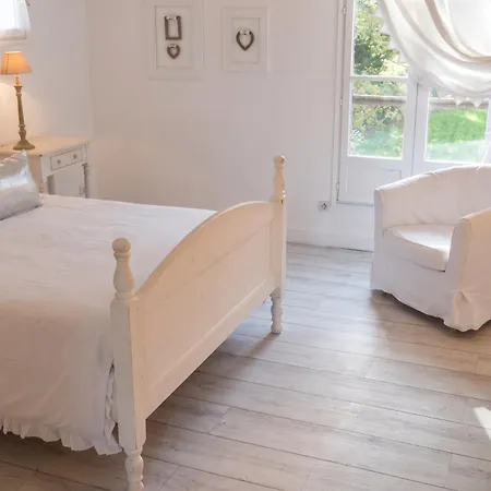 Spacieuse Avec Piscine Privée à * Chailly-en-Brie
