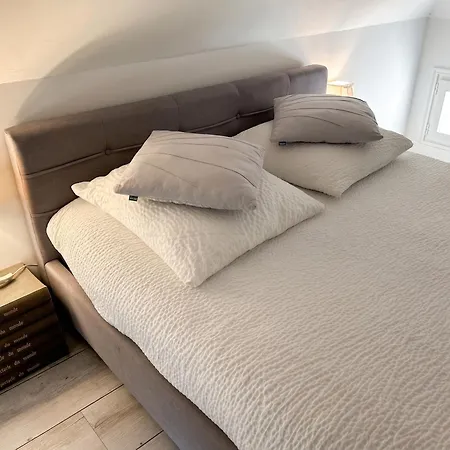 Spacieuse Avec Piscine Privée à * Chailly-en-Brie