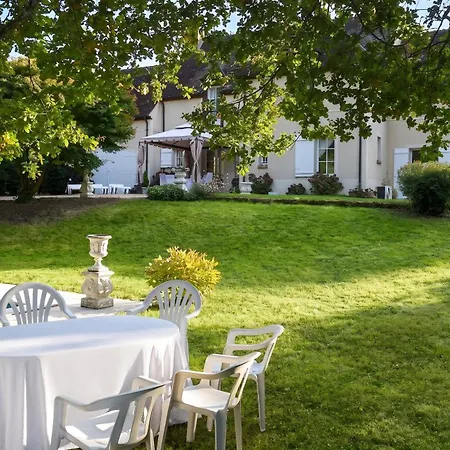 Spacieuse Avec Piscine Privée à Chailly-en-Brie