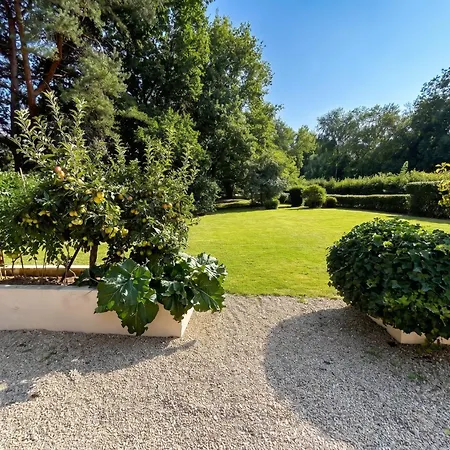 Spacieuse Avec Piscine Privée à Сasa de vacaciones Chailly-en-Brie