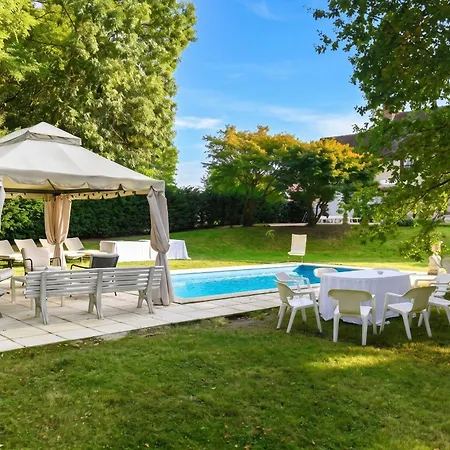 Spacieuse Avec Piscine Privée à * Chailly-en-Brie